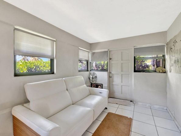 1401-1403 NE 13th St, Fort Lauderdale FL 33304