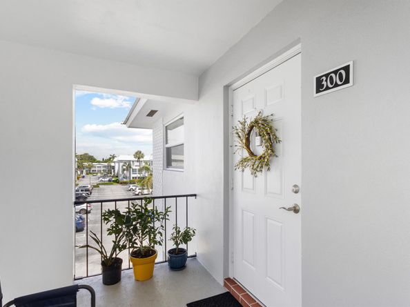 7 Colonial Club Drive 300, Boynton Beach FL 33435