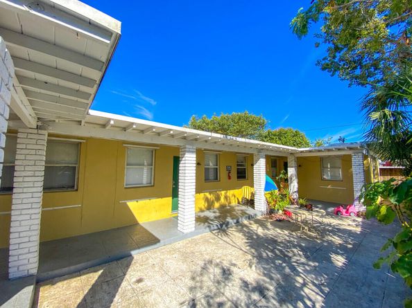 527 48th Street, West Palm Beach FL 33407