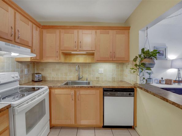 257 S Cypress Rd 401, Pompano Beach FL 33060