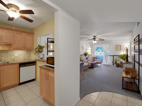 257 S Cypress Rd 401, Pompano Beach FL 33060