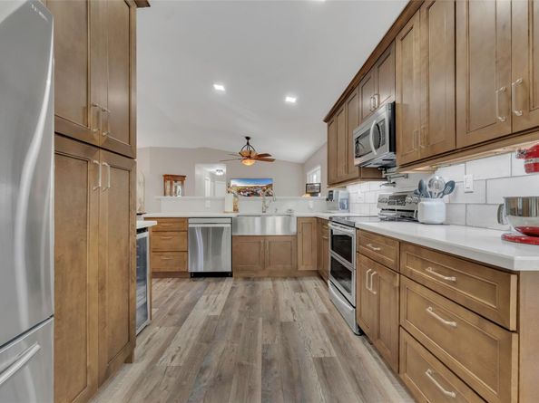555 Abingdon Way, Davie FL 33325