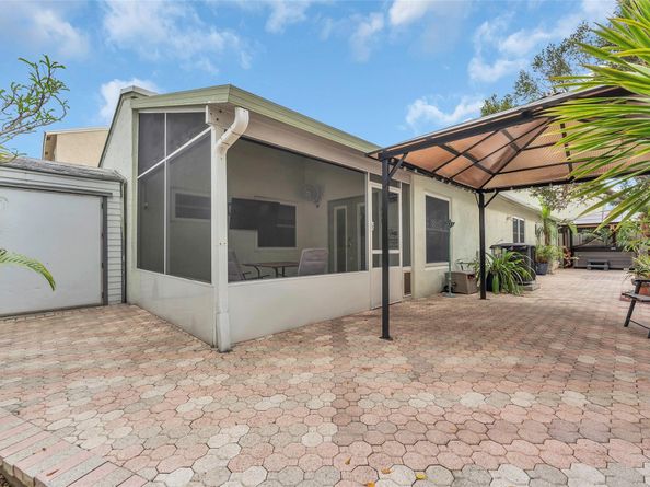 555 Abingdon Way, Davie FL 33325