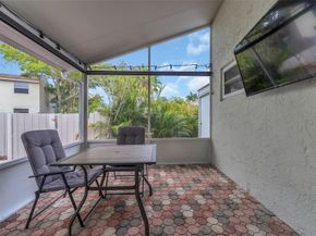 555 Abingdon Way, Davie FL 33325