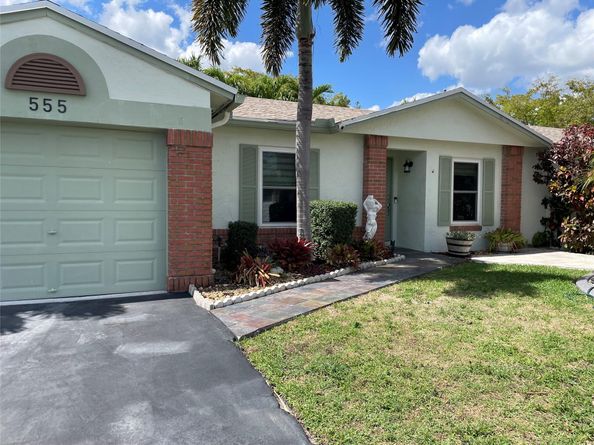 555 Abingdon Way, Davie FL 33325