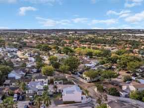 555 Abingdon Way, Davie FL 33325