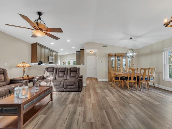 555 Abingdon Way, Davie FL 33325