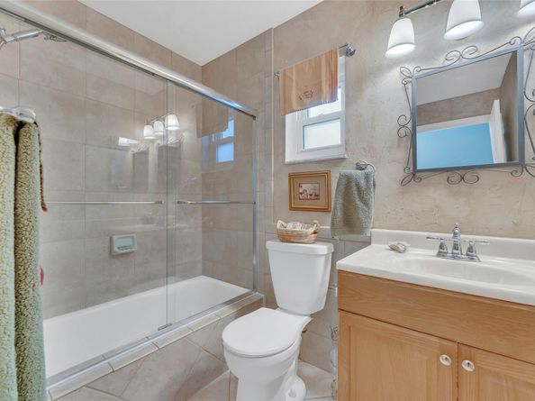 555 Abingdon Way, Davie FL 33325