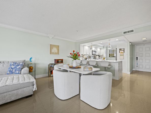 12926 Briarlake Drive 201, Palm Beach Gardens FL 33418