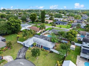 8520 SW 26th St, Davie FL 33324