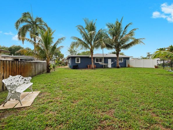 8520 SW 26th St, Davie FL 33324