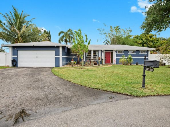 8520 SW 26th St, Davie FL 33324