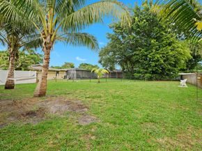 8520 SW 26th St, Davie FL 33324