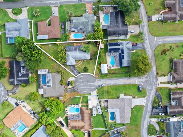 8520 SW 26th St, Davie FL 33324