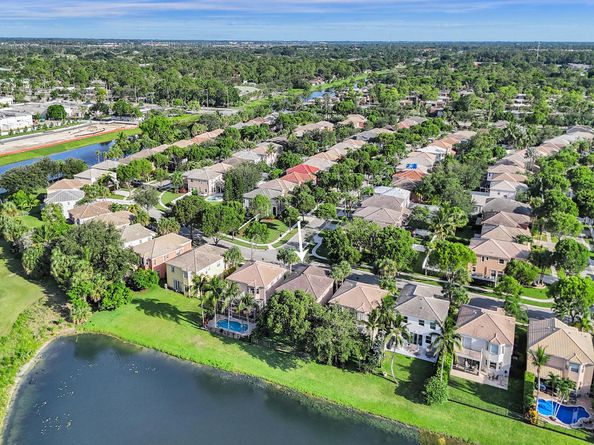 1148 Oakwater Drive, Royal Palm Beach FL 33411