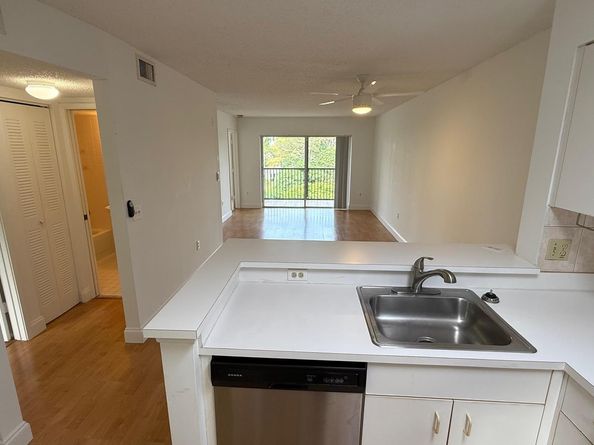 2236 N Cypress Bend Dr 403, Pompano Beach FL 33069