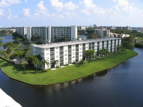 2236 N Cypress Bend Dr 403, Pompano Beach FL 33069