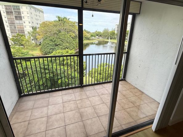 2236 N Cypress Bend Dr 403, Pompano Beach FL 33069