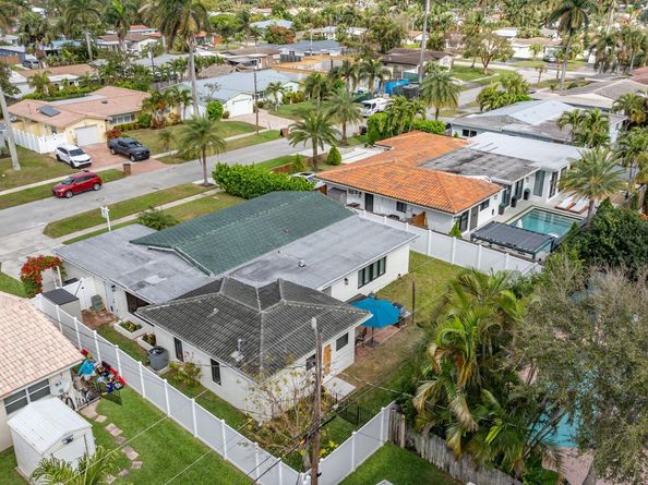 912 SE 16th Ct, Deerfield Beach FL 33441