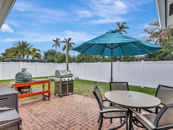 912 SE 16th Ct, Deerfield Beach FL 33441