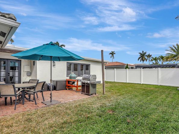 912 SE 16th Ct, Deerfield Beach FL 33441