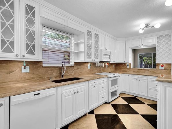 1107 Adams St, Hollywood FL 33019
