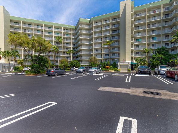 2334 S Cypress Bend Dr 810, Pompano Beach FL 33069