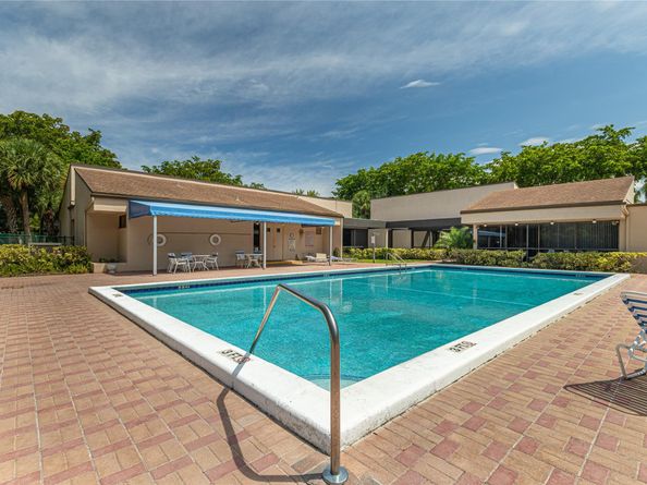 2334 S Cypress Bend Dr 810, Pompano Beach FL 33069