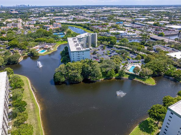2334 S Cypress Bend Dr 810, Pompano Beach FL 33069