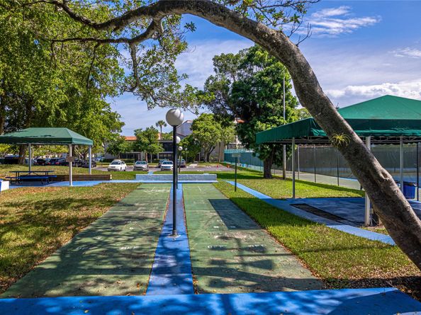 2334 S Cypress Bend Dr 810, Pompano Beach FL 33069