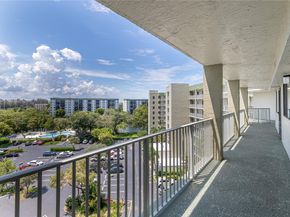 2334 S Cypress Bend Dr 810, Pompano Beach FL 33069