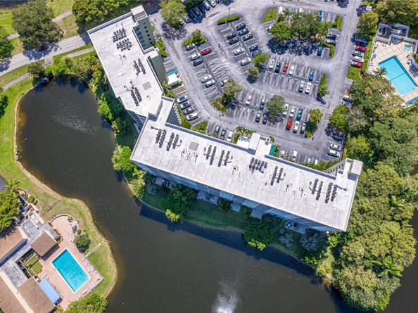 2334 S Cypress Bend Dr 810, Pompano Beach FL 33069