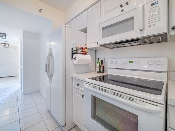 2334 S Cypress Bend Dr 810, Pompano Beach FL 33069