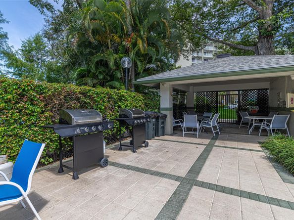 2334 S Cypress Bend Dr 810, Pompano Beach FL 33069