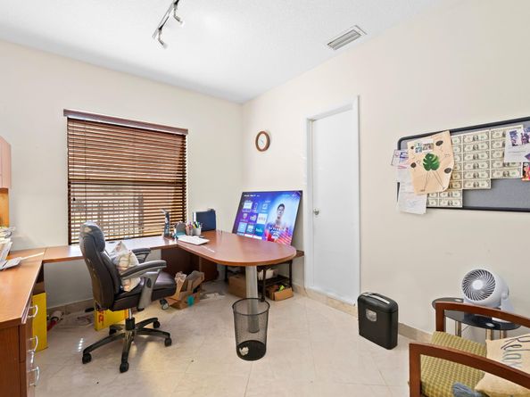 1935 Las Colinas Way, Coral Springs FL 33071