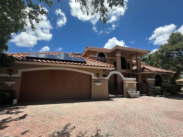1935 Las Colinas Way, Coral Springs FL 33071