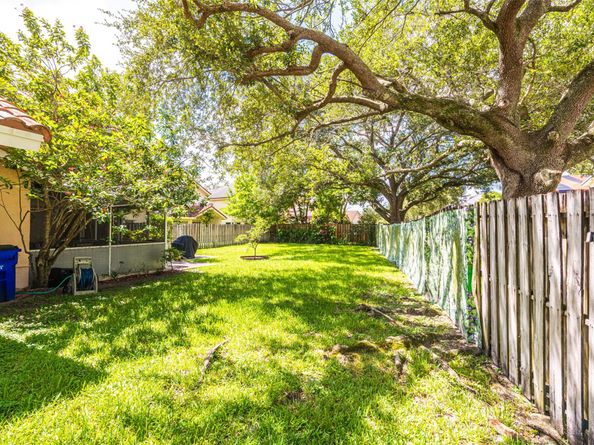 6851 NW 29th Ct, Margate FL 33063