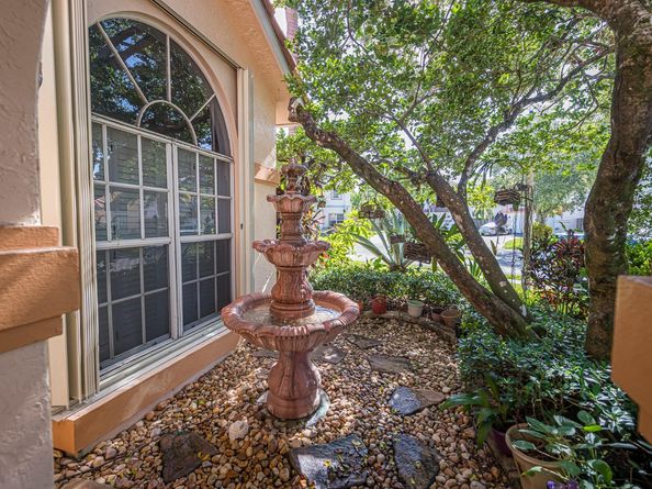 6851 NW 29th Ct, Margate FL 33063