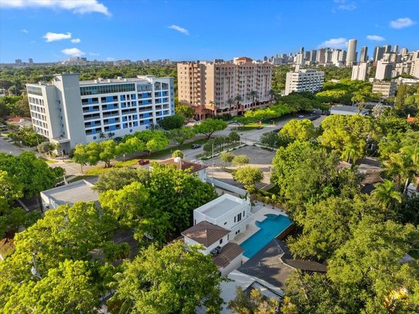 257 SW 32nd Rd, Miami FL 33129