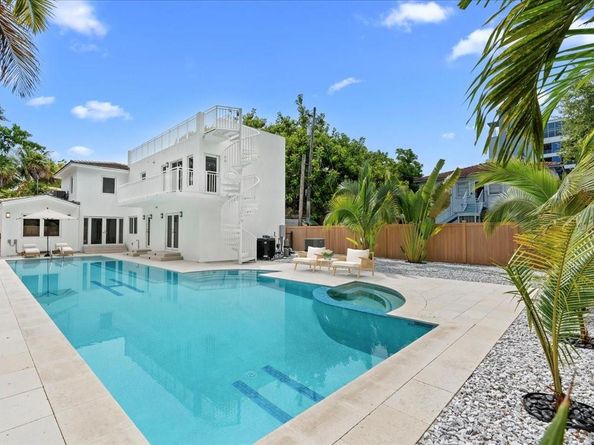 257 SW 32nd Rd, Miami FL 33129