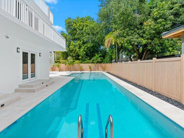 257 SW 32nd Rd, Miami FL 33129