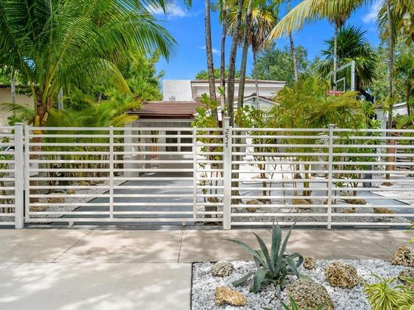 257 SW 32nd Rd, Miami FL 33129