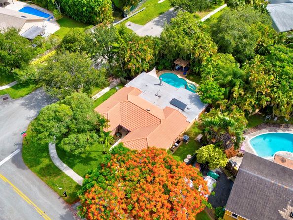 7681 NW 6th Ct, Plantation FL 33324