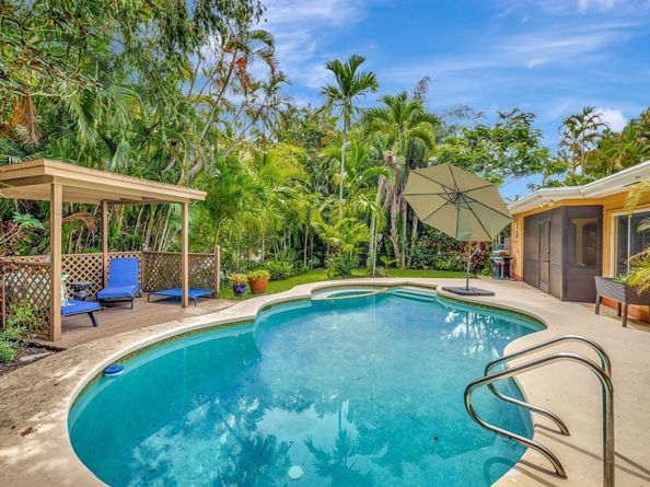 7681 NW 6th Ct, Plantation FL 33324