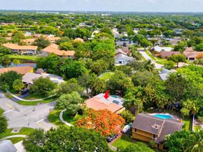 7681 NW 6th Ct, Plantation FL 33324