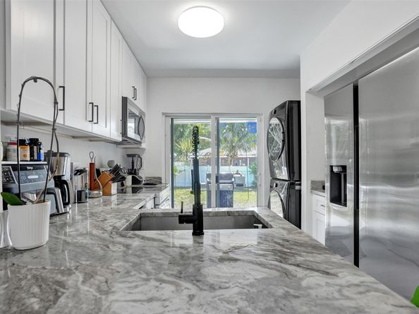 1590 NW 7th Ln, Pompano Beach FL 33060