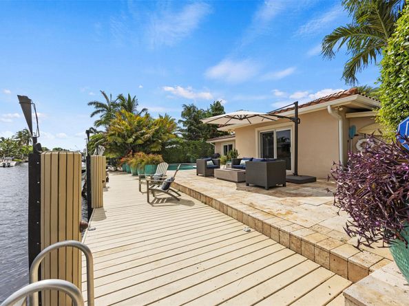 1719 Poinsettia Dr, Fort Lauderdale FL 33305
