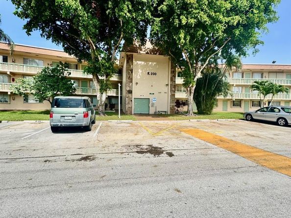 200 Village Green Circle E 102, Palm Springs FL 33461