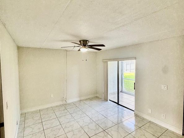 200 Village Green Circle E 102, Palm Springs FL 33461