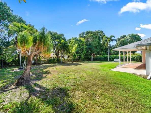 22 Pepperwood Court, Boynton Beach FL 33426